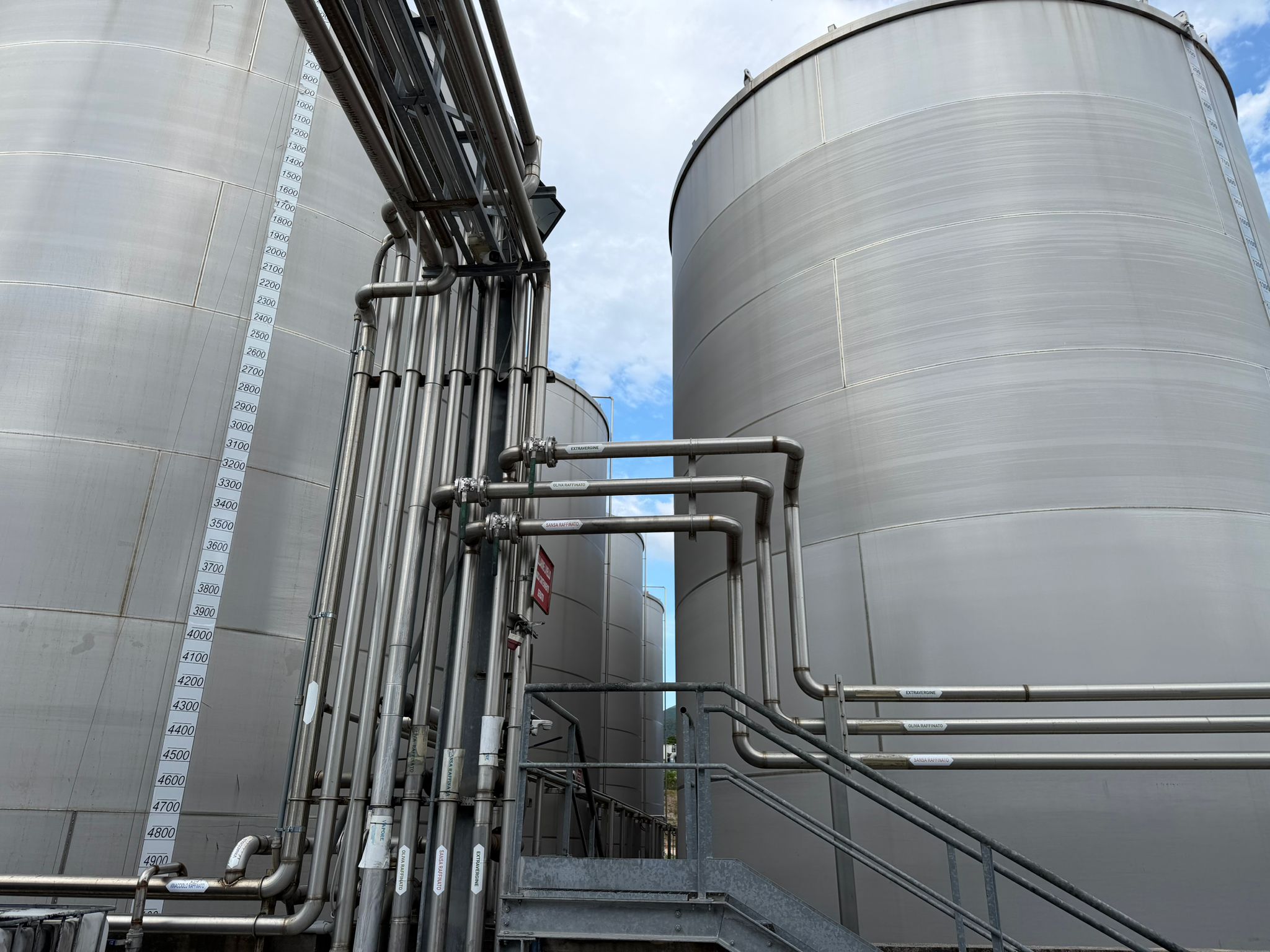 Storage tanks and stainless steel lines